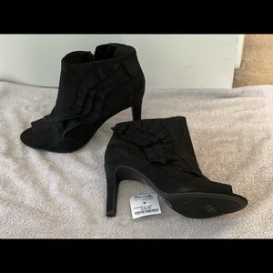 Women’s black suede open toe booties 8.5 M